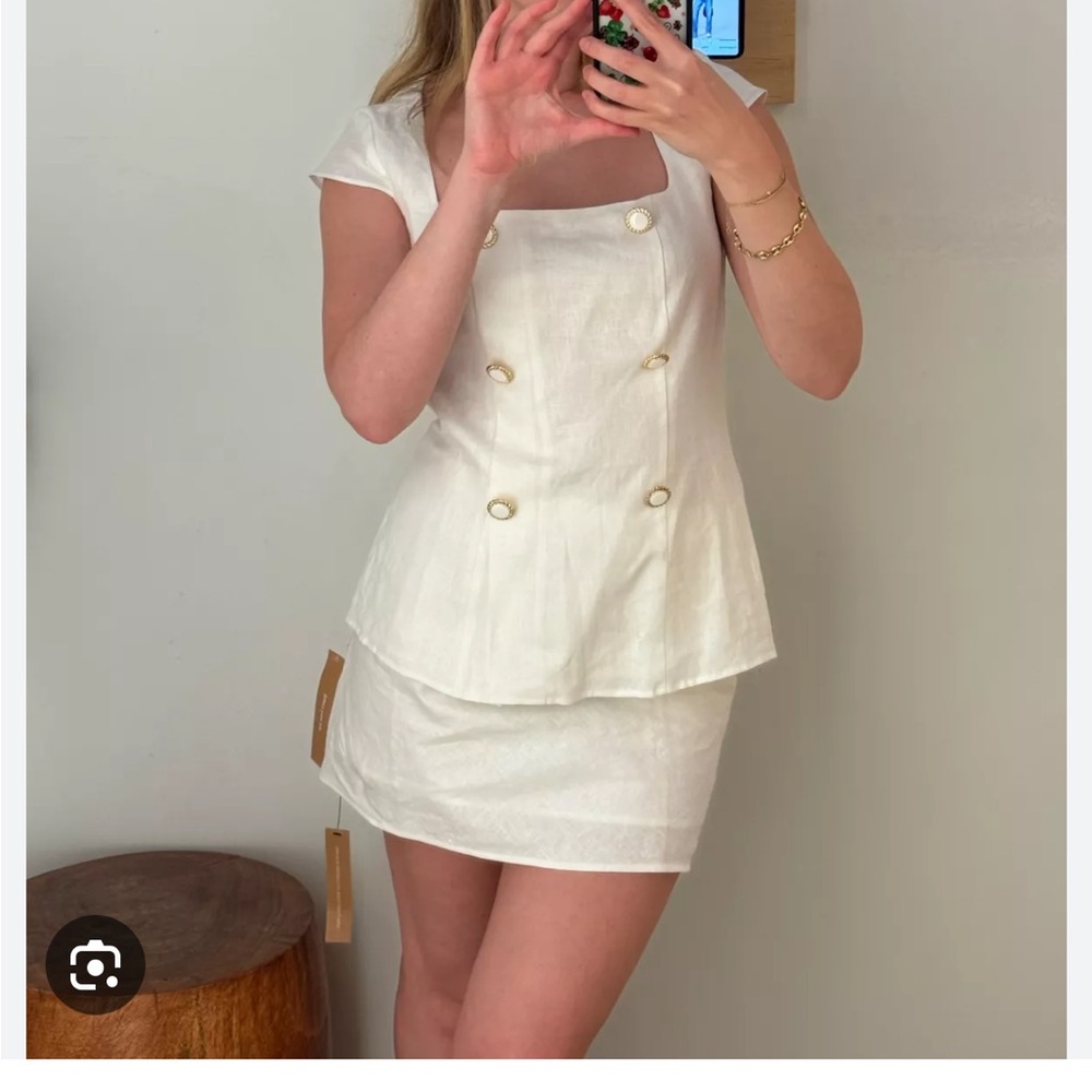 meela linen top in white 
Elegant White Double-Breasted shirt